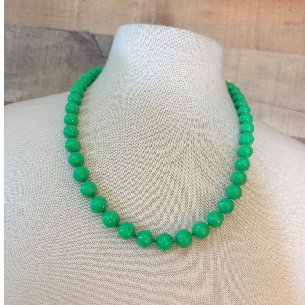 Vintage Style Green Beaded Necklace Round Faceted Knotted Strand 18 Inch